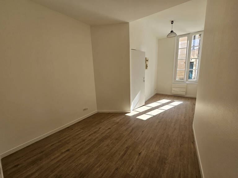 Poitiers centre-ville, secteur Cathédrale, studio 17m2 entiè — photo 1