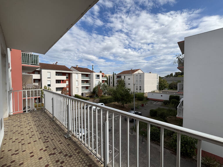 Meyzieu hyper-centre -- T5 traversant de 97 m2 avec double ba — photo 1