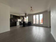 Meyzieu hyper-centre -- T5 traversant de 97 m2 avec double ba — photo 3