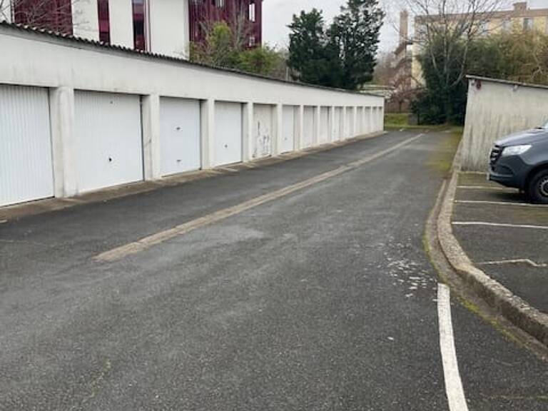Vente Garage 18 m&sup2; — photo 1