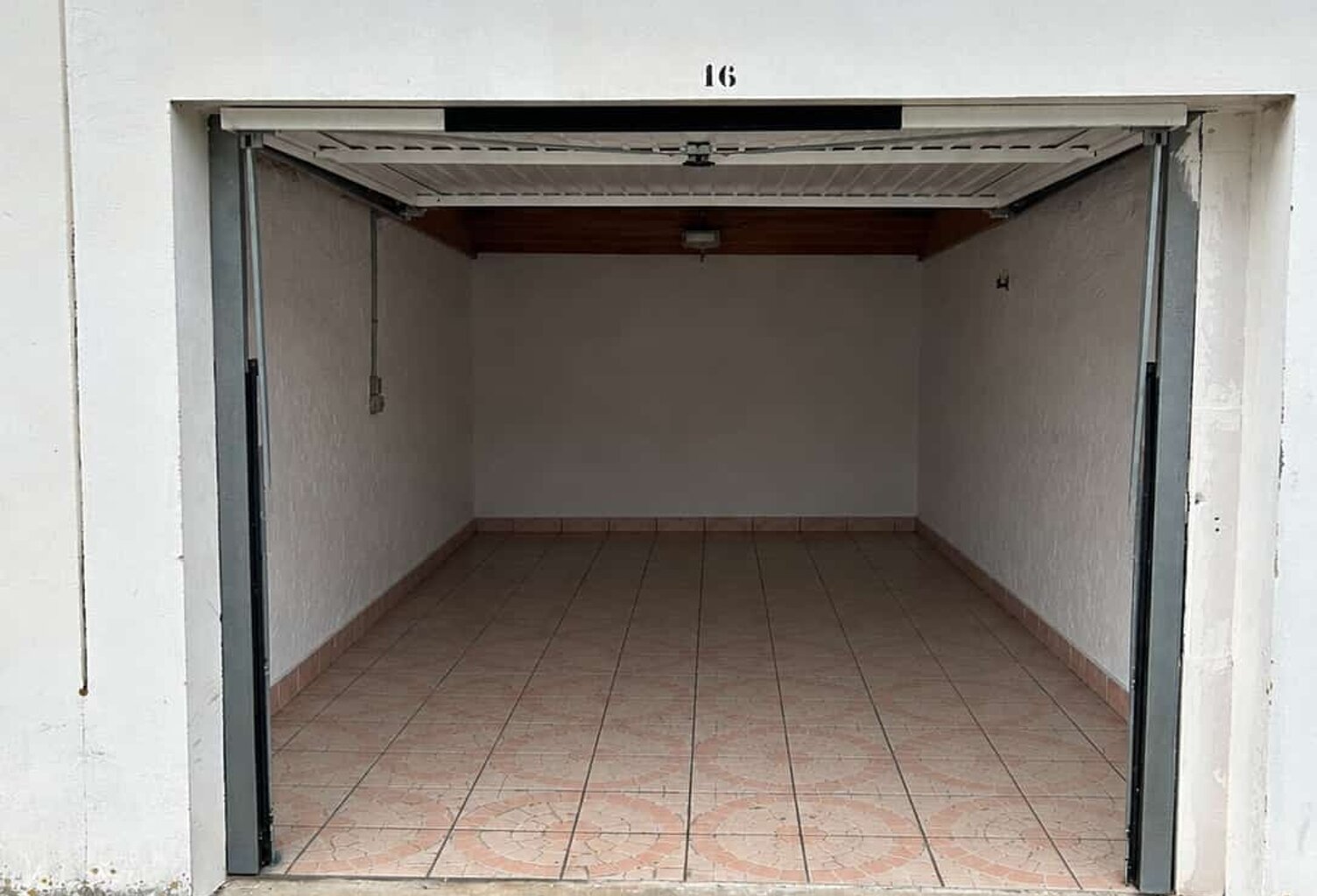 Vente Garage 18 m&sup2; — photo 1
