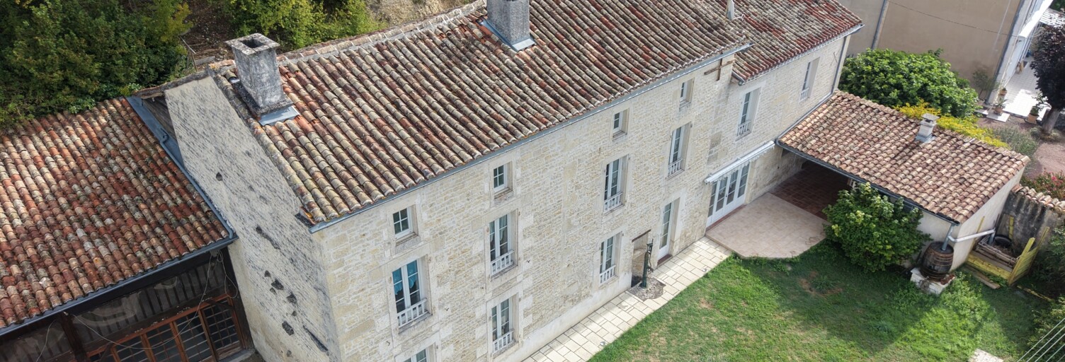 Maison 8 Pièces 207 m² à vendre à Vouharte (16330)
