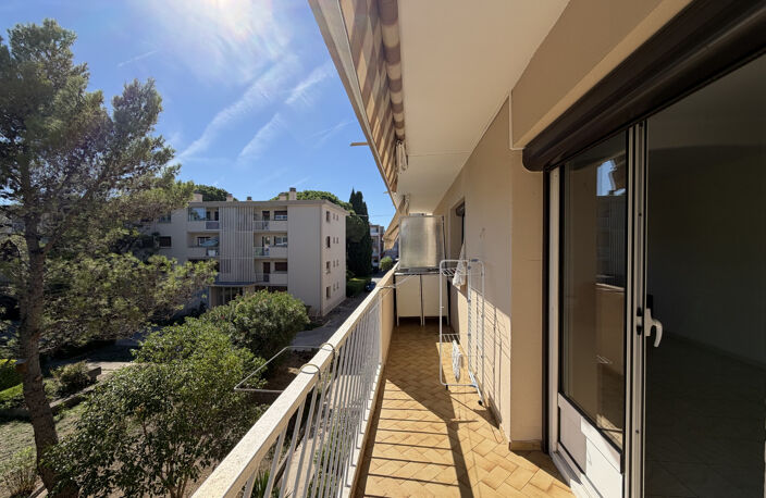LE PRADET CENTRE VILLE T4 + BALCON — photo 4