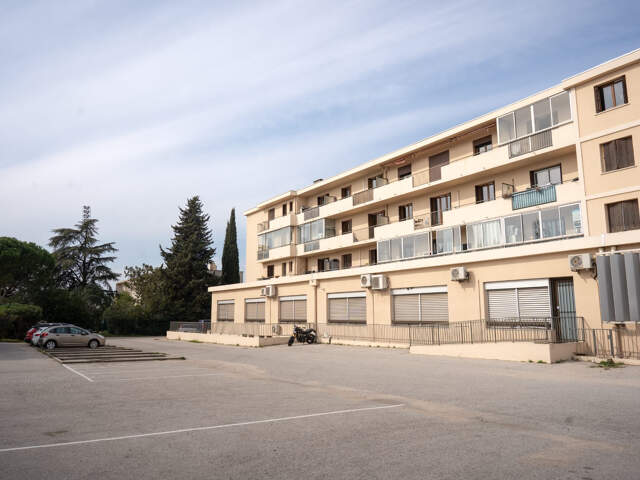 TOULON EST T4 TRAVERSANT + Balcons + Parking — photo du bien