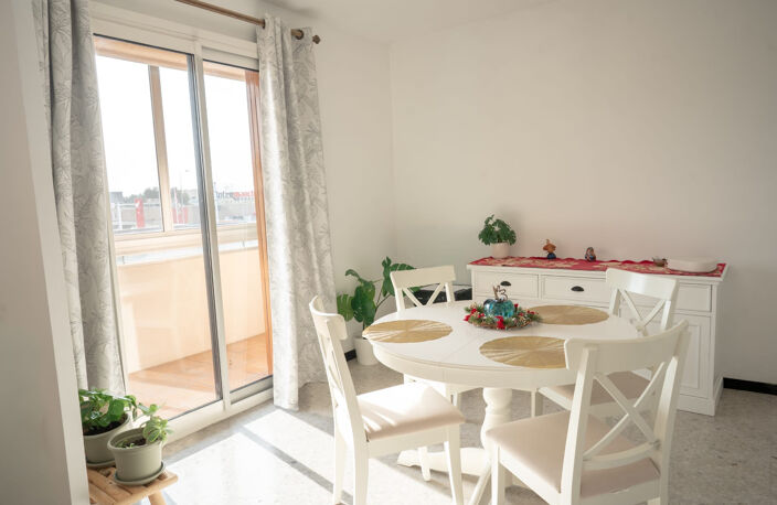 TOULON EST T4 TRAVERSANT + Balcons + Parking — photo 3