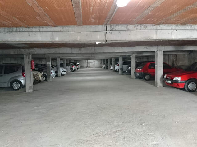 Parking dans résidence sécurisée - quartier proche Hôpital — photo du bien