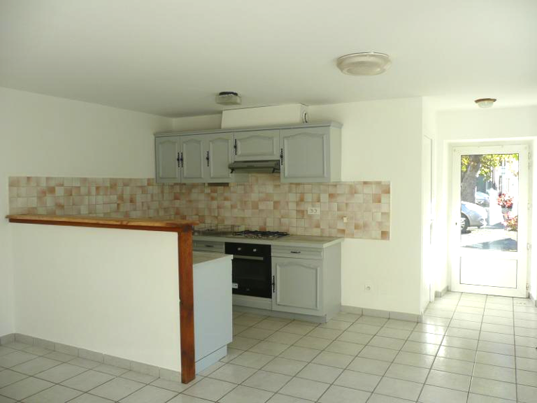 T4 - BOURG DE SAUZET — photo 1