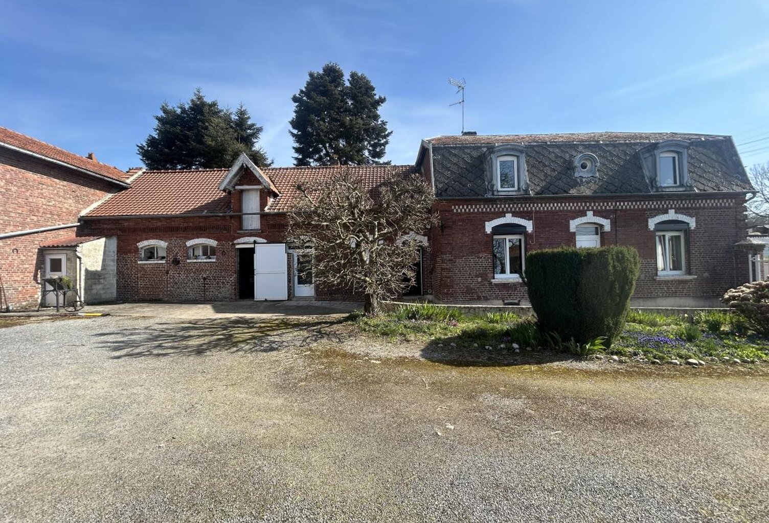 Corps de ferme à vendre à VILLERS-GUISLAIN — photo 1