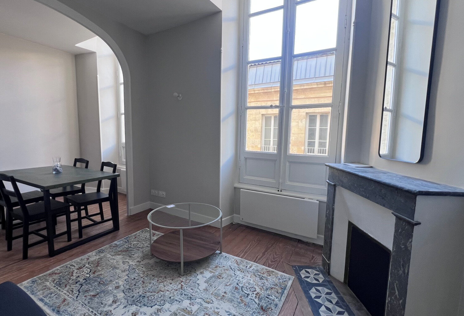 T2 BIS MEUBLE - RUE LEYTEIRE - BORDEAUX — photo 1