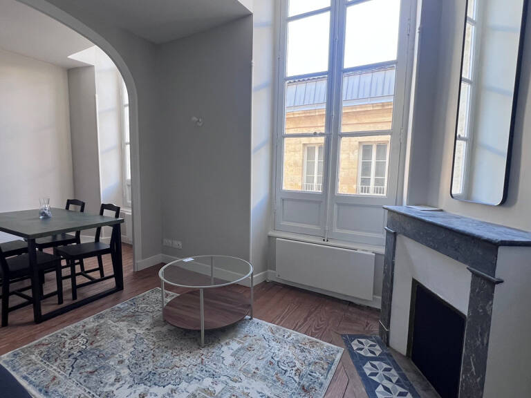 T2 BIS MEUBLE - RUE LEYTEIRE - BORDEAUX — photo 1