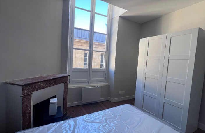 T2 BIS MEUBLE - RUE LEYTEIRE - BORDEAUX — photo 3