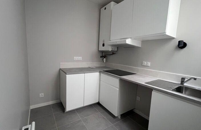 T2 BIS MEUBLE BORDEAUX ST MICHEL — photo 4