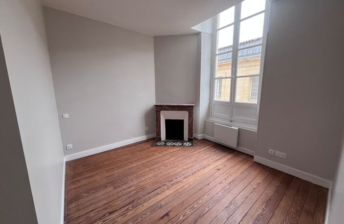 T2 BIS MEUBLE - RUE LEYTEIRE - BORDEAUX ST MICHEL — photo 3