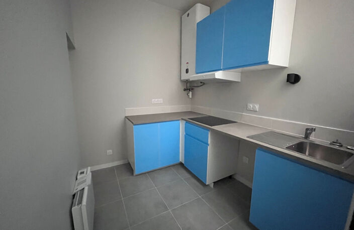 T2 BIS MEUBLE - RUE LEYTEIRE - BORDEAUX ST MICHEL — photo 4