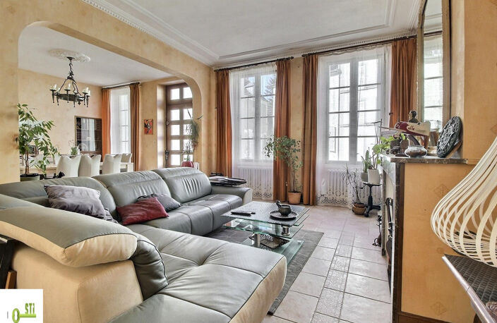 Maison de bourg avec 550m2 de dépendances et cour sans vis à — photo 2