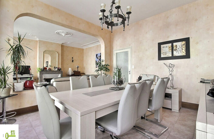 Maison de bourg avec 550m2 de dépendances et cour sans vis à — photo 3