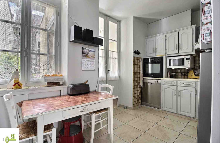 Maison de bourg avec 550m2 de dépendances et cour sans vis à — photo 4