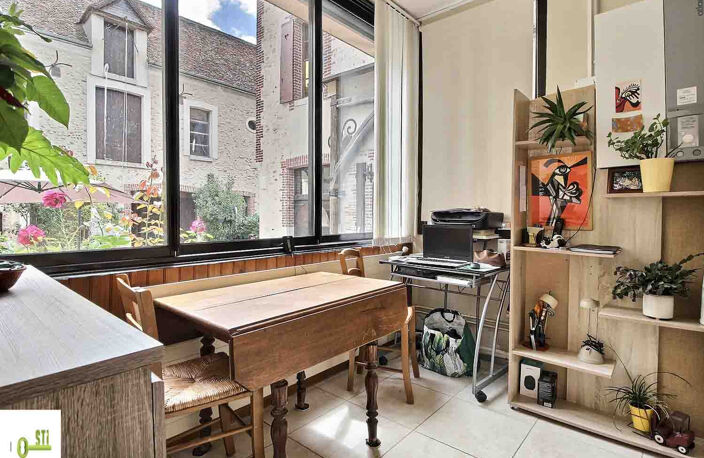 Maison de bourg avec 550m2 de dépendances et cour sans vis à — photo 5
