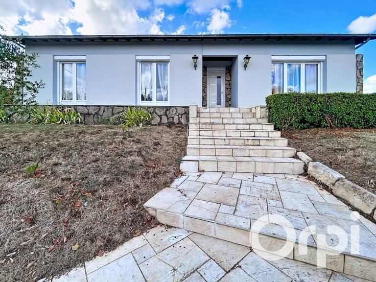 Chantonnay : maison 4 chambres sur un terrain de 2 810 m² — photo 1