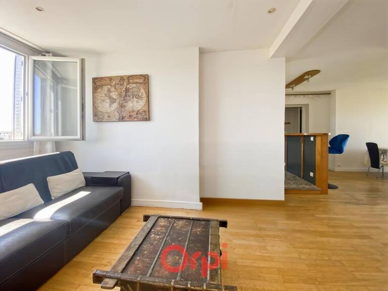À vendre - Coup de cœur à Montchat – T4 traversant avec balcon, loggia et vue dégagée en étage élevé — photo 1