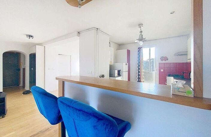 À vendre - Coup de cœur à Montchat – T4 traversant avec balcon, loggia et vue dégagée en étage élevé — photo 3