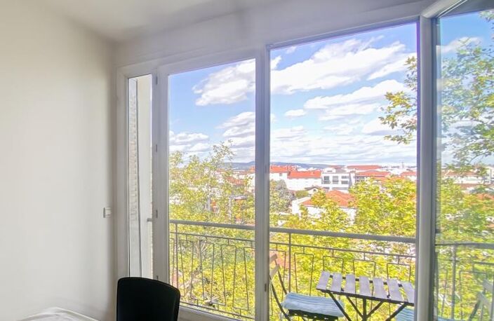 À vendre - Coup de cœur à Montchat – T4 traversant avec balcon, loggia et vue dégagée en étage élevé — photo 4