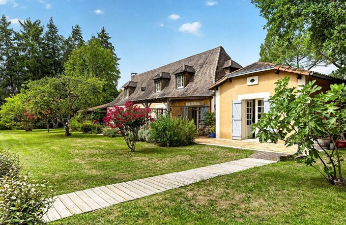 Propriété type longère en pierre, avec piscine, sur un terrain arboré de plus de 15 000 m² — photo 2