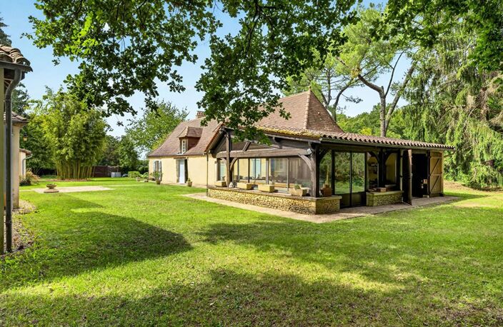 Propriété type longère en pierre, avec piscine, sur un terrain arboré de plus de 15 000 m² — photo 3