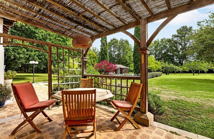Propriété type longère en pierre, avec piscine, sur un terrain arboré de plus de 15 000 m² — photo 5