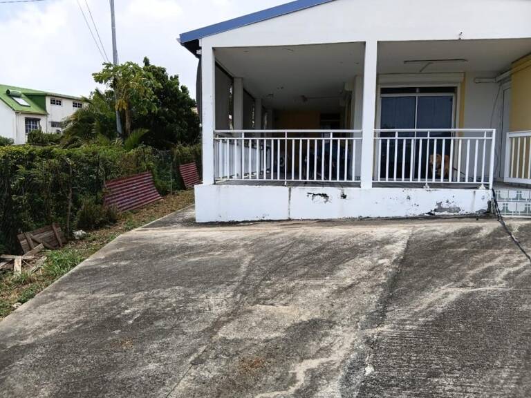 MAISON À RÉNOVER - LE GOSIER (GUADELOUPE) — photo 1