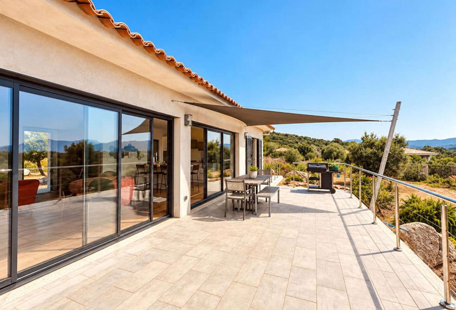 FIGARI , VILLA CONTEMPORAINE AVEC POTENTIEL INDÉPENDANT — photo 1