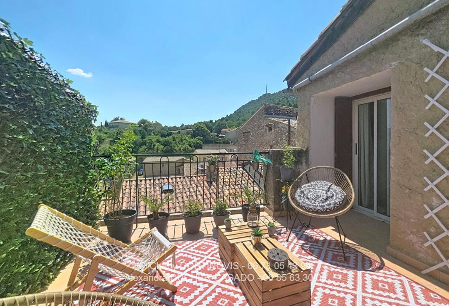 Maison de village Chateau Arnoux Saint Auban 140 m2 avec terrasse, combles et caves — photo 1