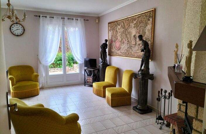 Maison familiale de 5 chambres dont 2 indépendantes, salle de réception, piscine au sol couverte, grand terrain, gîtes, chambres d'hôtes — photo 2