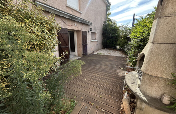 Craponne   T2 avec grande terrasse de 40 m2, parking et box — photo 4