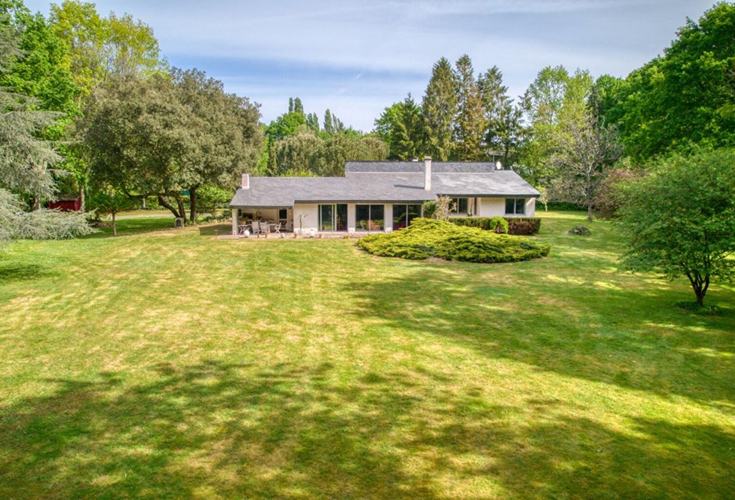 Maison Sautron 8 pièce(s) 260 m2  au coeur d'un parc arboré — photo 1
