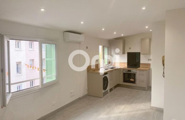 T3 DERNIER ETAGE- IDEALEMENT SITUE - ENTIEREMENT RENOVE — photo 3