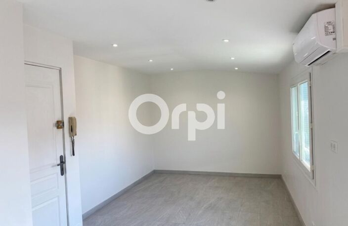 T3 DERNIER ETAGE- IDEALEMENT SITUE - ENTIEREMENT RENOVE — photo 5