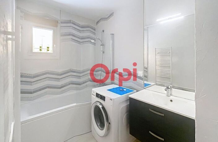 Maison de plain pied  avec jardin À Vendre LAGRAND — photo 4