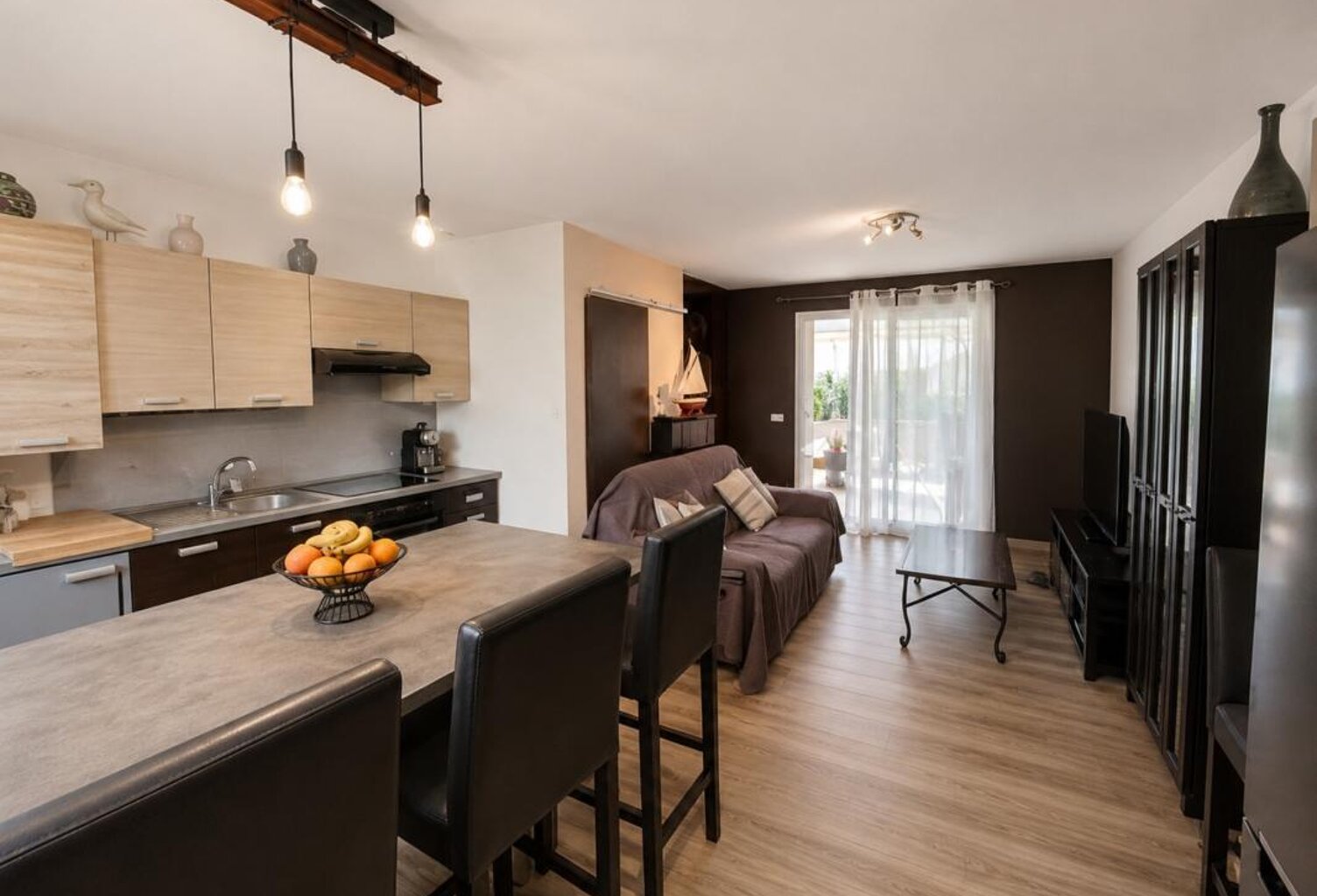 Maison 66 m² avec façade en pierre – 2 chambres, véranda et extérieur à Moulis-en-Médoc — photo 1