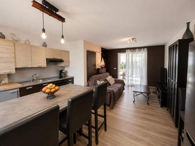 Maison 66 m² avec façade en pierre – 2 chambres, véranda et extérieur à Moulis-en-Médoc — photo du bien