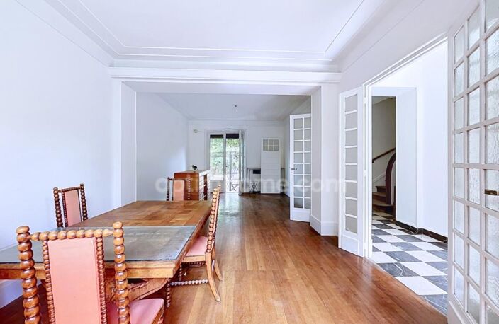 LA GARENNE-COLOMBES – MAISON TROUVILLAISE DE 175 M² AVEC JARDIN ET 2 BALCONS — photo 2