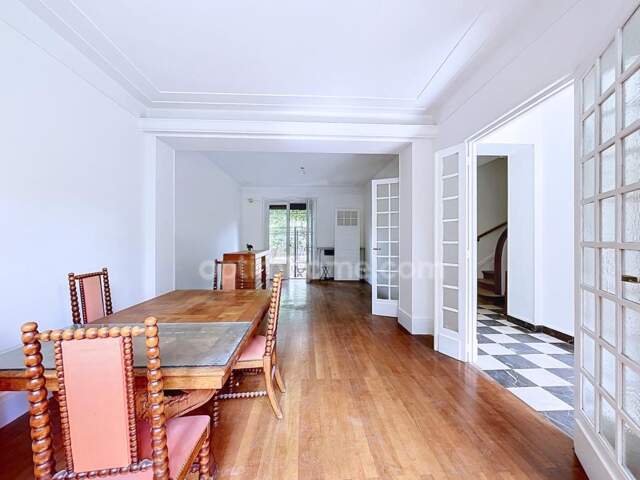 LA GARENNE-COLOMBES – MAISON TROUVILLAISE DE 175 M² AVEC JARDIN ET 2 BALCONS — photo du bien
