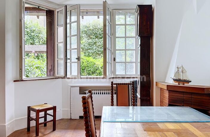 LA GARENNE-COLOMBES – MAISON TROUVILLAISE DE 175 M² AVEC JARDIN ET 2 BALCONS — photo 3