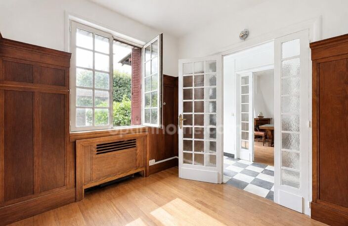 LA GARENNE-COLOMBES – MAISON TROUVILLAISE DE 175 M² AVEC JARDIN ET 2 BALCONS — photo 4
