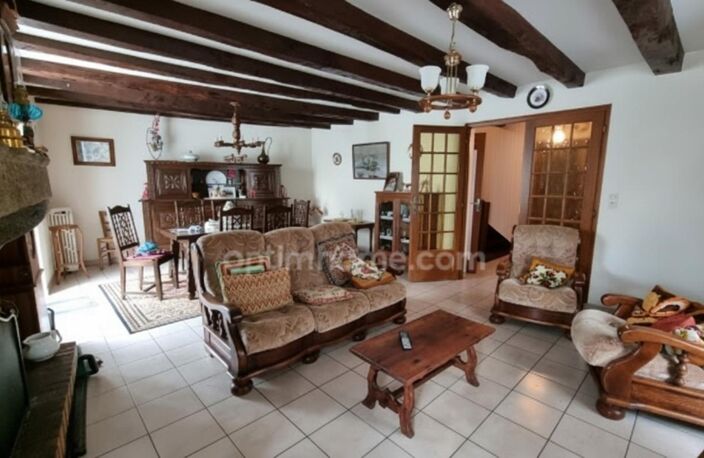 Bel ensemble immobilier de caractère — deux maisons, grange et dépendances sur 2 213 m² Petit village du nord de la Haute-Vienne — photo 3