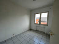 VILLENEUVE SUR LOT , à deux pas du centre ville et proche IFSI. Dans un immeuble très calme agréable appartement de type 2 d'environ 33,36 m2 comprenant une pièce de vie avec coin cuisine, une chambre et une salle d'eau avec wc. Appartement très lumineux. — photo 3
