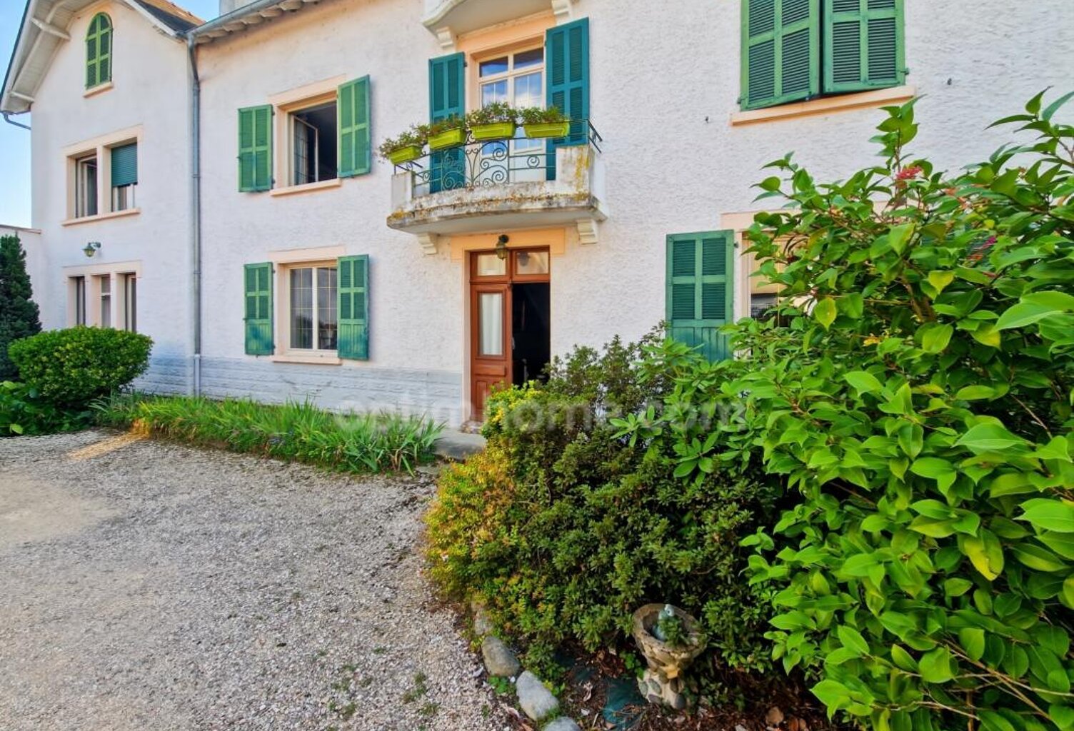 PROPRIÉTÉ 11 PIÈCES – MAISON + GRANGE RÉNOVÉE – PISCINE – MEILLON À 7 KM DE PAU — photo 1