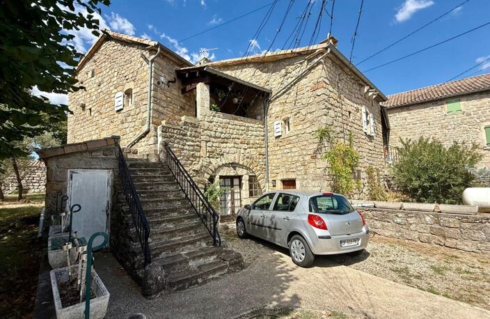 MAISON EN PIERRE AVEC TERRASSE ET JARDIN — photo 2