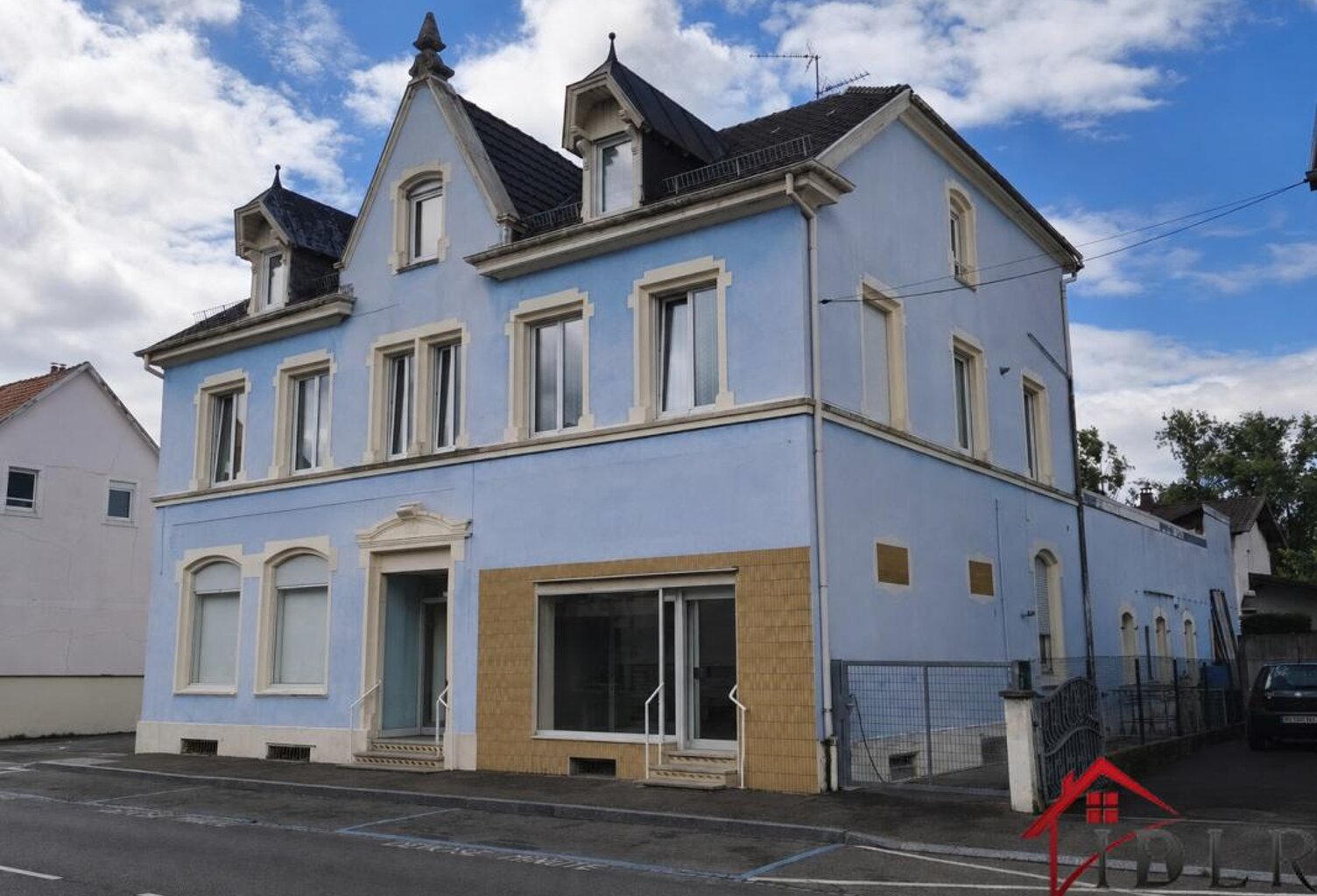SAINT-LOUIS CENTRE   IMMEUBLE MIXTE COMMERCES & HABITATIONS — photo 1