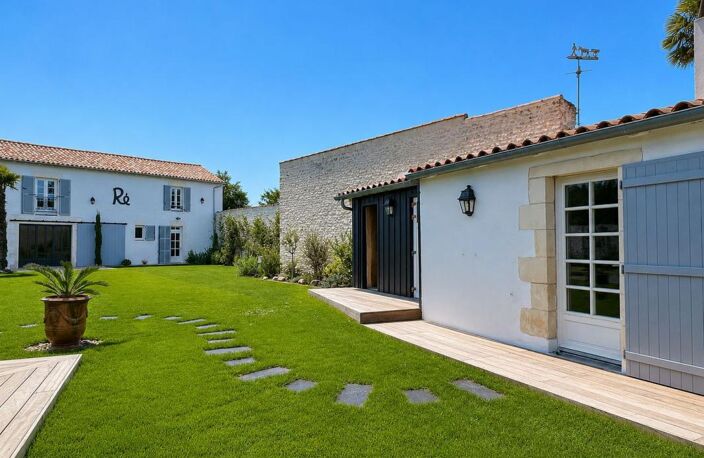 Bel emplacement pour ce Chai en plein coeur de la Flotte -  À Vendre — photo 2